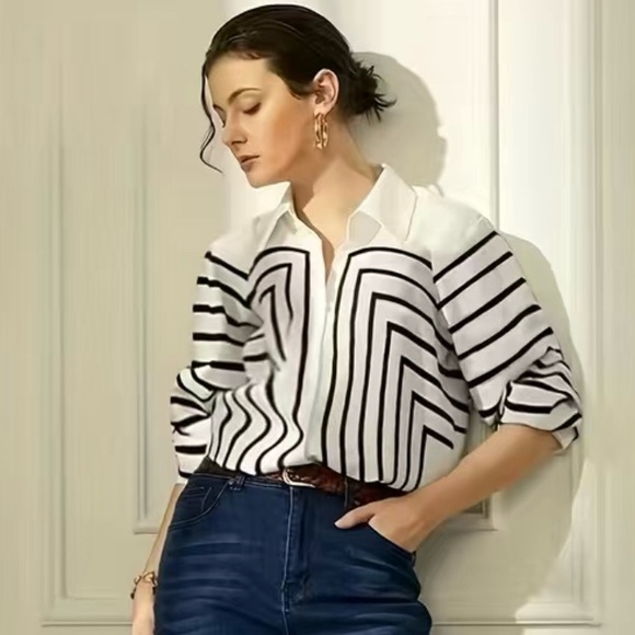 Black White Geo Print Button front blouse silky size small - Picture 1 of 12